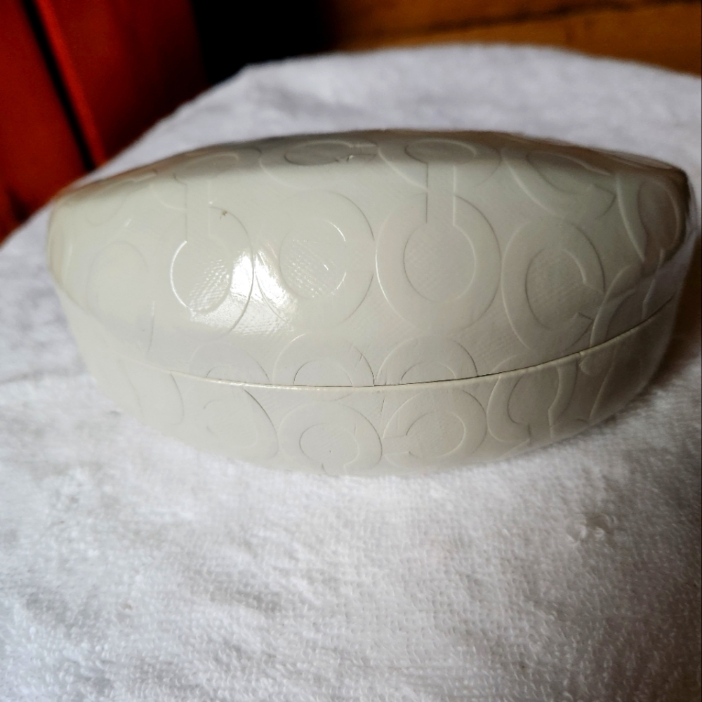 Coach Cream Oval Women's Eyeglass Case - Picture 4 of 8